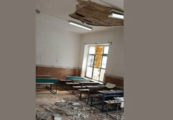ریزش سقف یک کلاس در روز اول مهر | ۲ دانش‌آموز مصدوم شدند