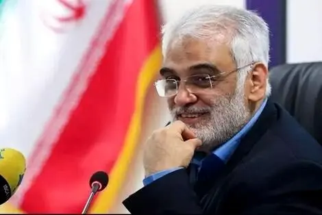 
اولین واکنش رییس دانشگاه آزاد به ماجرای برهنه شدن دانشجوی زن | کلا این دانشجو 4 دقیقه برهنه بوده
