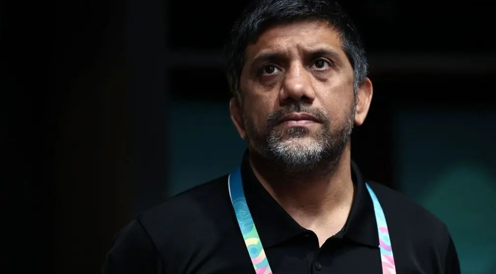 پاسخ با سیاست دبیر به سوالات جنجالی