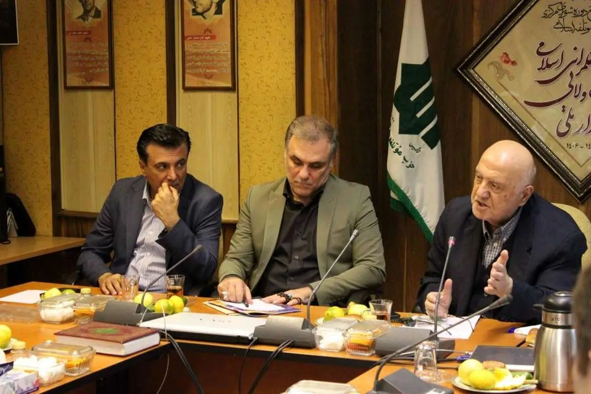 مشکل سرخابی ها ضعیف مدیریت است نه تزریق پول