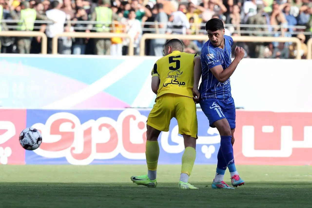 دو پنالتی با دو دست
